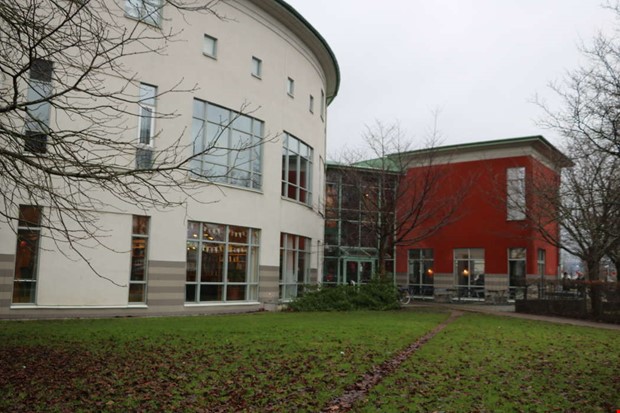 Nytt gräs och boksortering på önskelistan Nytt gräs och boksortering på önskelistan