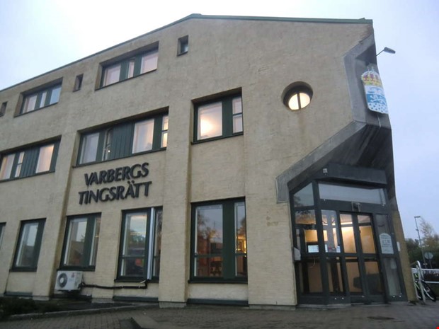 Villkorlig dom för utfällda knivar Villkorlig dom för utfällda knivar