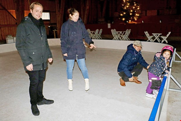 Skridskobana nytt inslag p� Tjol�holm