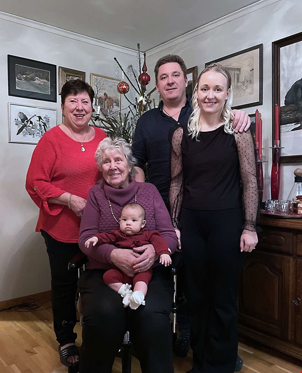 Julkalas med fem generationer