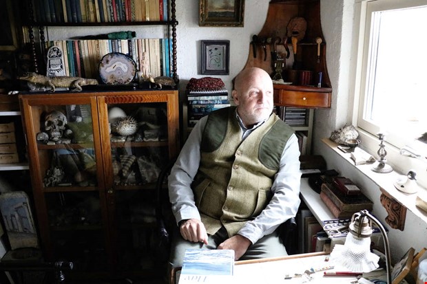 Han hittade 500 vnner i arkiven