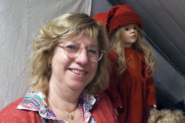 Doris �lskar sina dockor och nallar