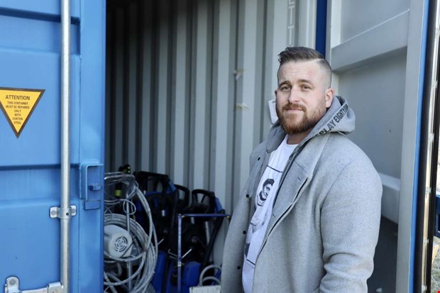 Rickard hjlper ukrainare i Polen