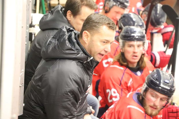 Han leder Hanhals genom kvalet