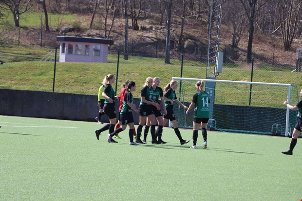 Maktdemonstration i premiren