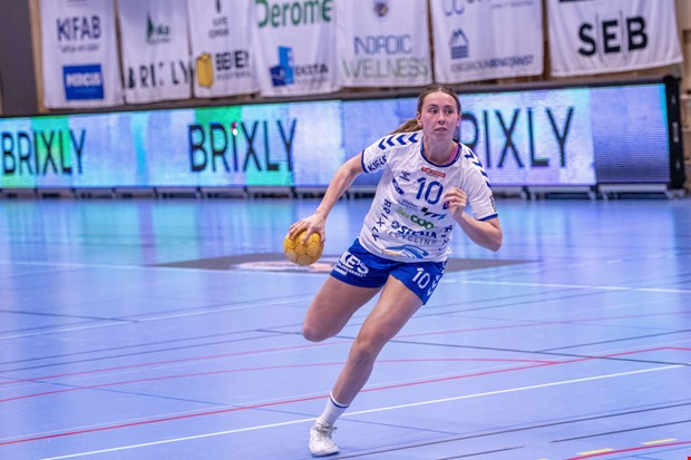 Uppgifter: Niometersspelare l�mnar Aran�s