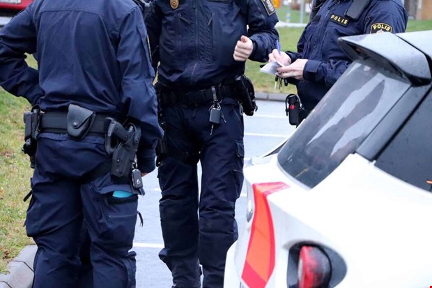 A-traktorförare åtalas – passagerare skymde sikten A-traktorförare åtalas – passagerare skymde sikten