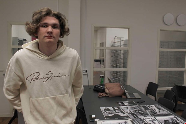 Elever stller ut sina foton: 