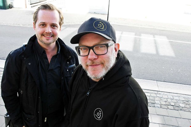 Ebbot spelar p lokala lfestivalen