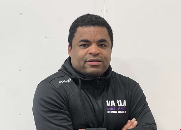 Profilstark trnare tar ver Varla