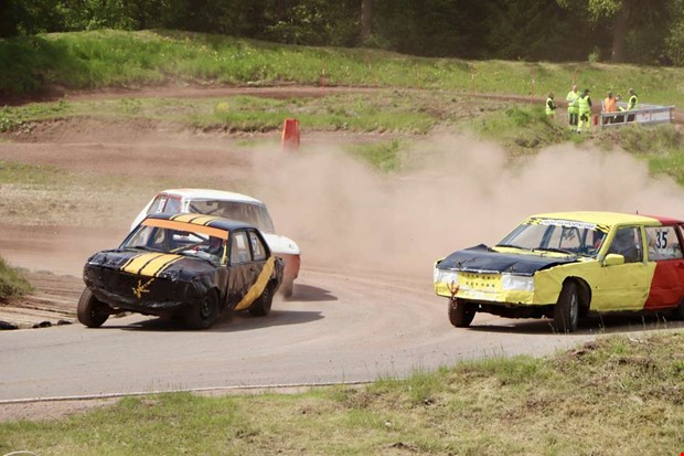 Festligt folkrace p Frlanda