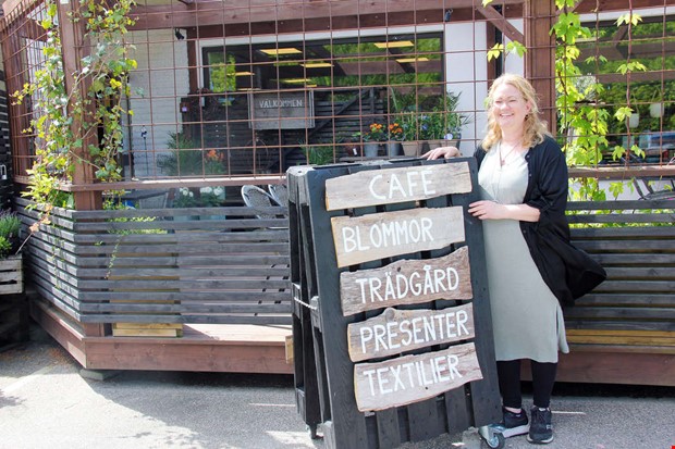 Blommor, inredning och fika i Torestorp   