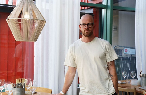 Johan vill frmja det lokala 