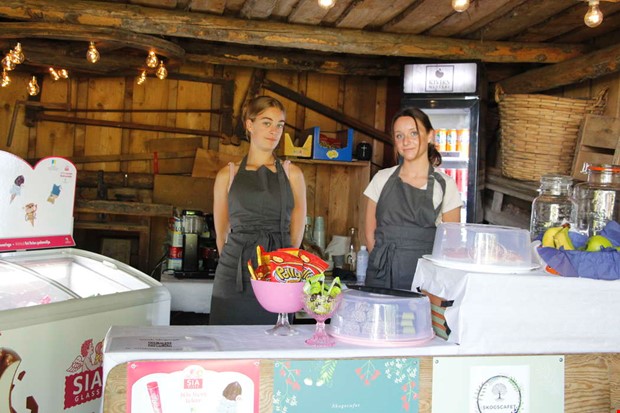 Frida och Ella �ppnar 