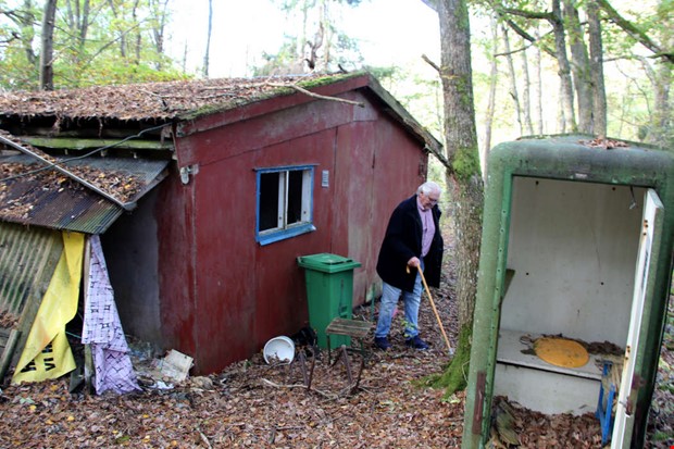 Frfallna stugor rivna - vite vntar nd