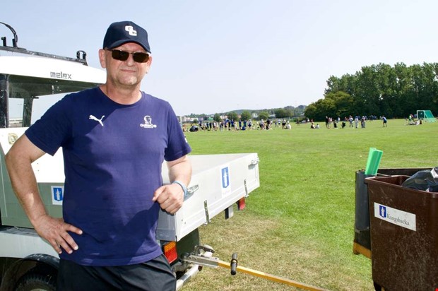 Fotboll i 32 grader stller sina krav