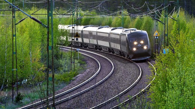 Tonringar lmnades p perrong mitt i natten