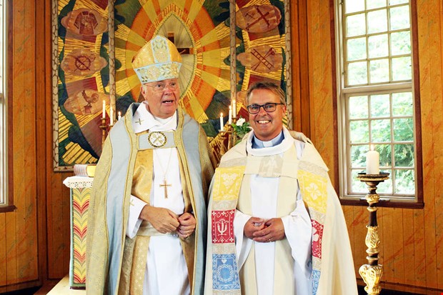 Sr kyrka fyllde 100 r med biskopsbesk och musik