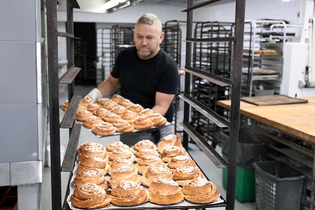 Fullt upp för Anders på kanelbullens egen dag