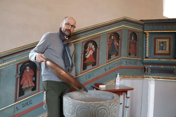 Kyrkan h�ller �ppet trots �kade elkostnader