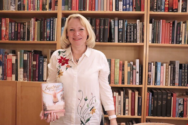 Helene debuterar som frfattare till 70-rsdagen