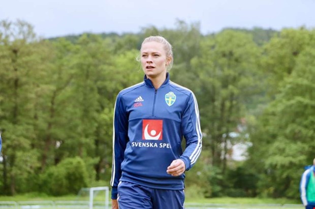 Kungsbackastj�rnan st�lls utanf�r landslaget