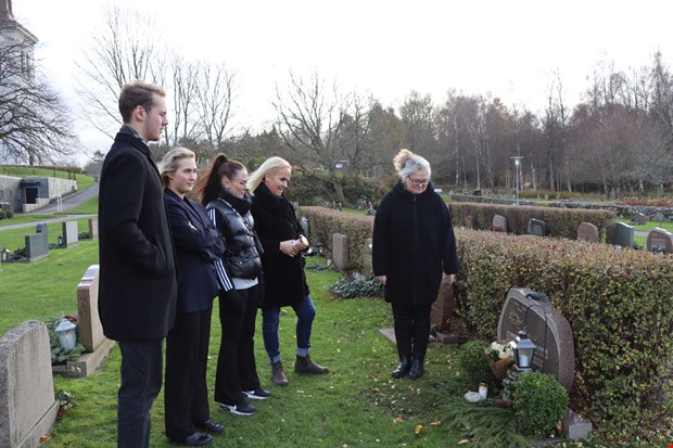 Samlas fr att minnas de dda