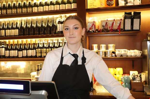 Allt frre anvnder kontanter p restauranger