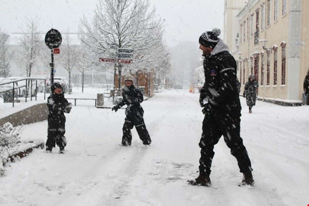 Pltsligt blev Kungsbacka en stad tckt i sn
