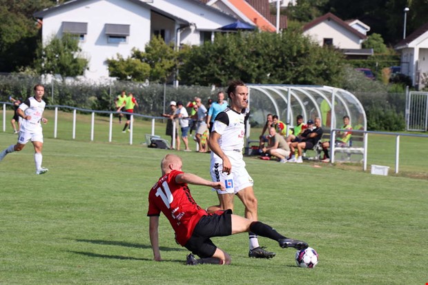 Lokal forwardsduo testas av ettanklubb 