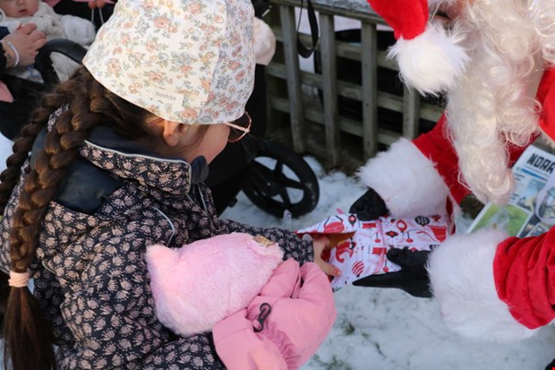 Tomten åkte på tidig julklappsturné
