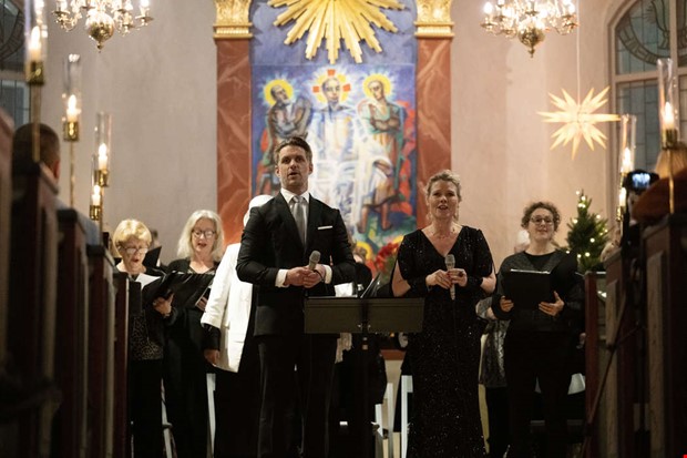 Nyrskonsert i smockfull Vallda kyrka