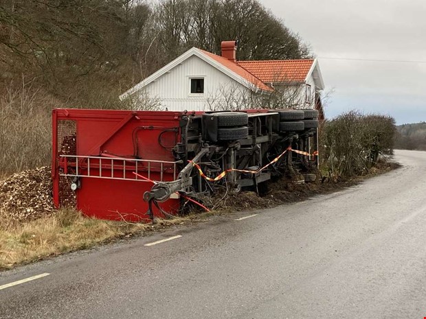 Ny olycka - lastbil välte i Frillesås Ny olycka - lastbil välte i Frillesås