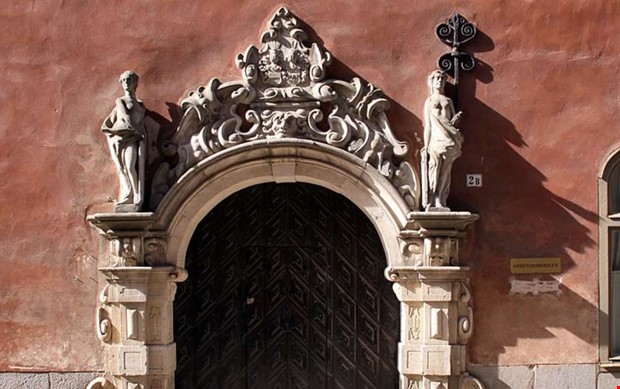 Sparkad polis fr 300 000 kronor