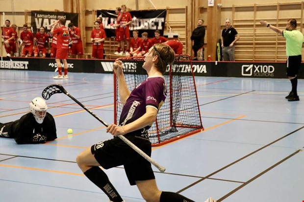 Hgdramatisk slutperiod nr sviten hlls vid liv