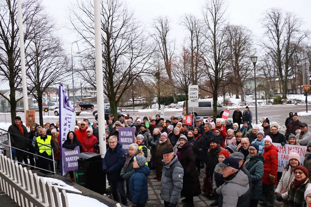 Mnga demonstrerade mot kyld mat