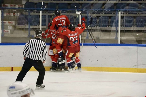 Hanhals har det i egna hnder infr avgrandet