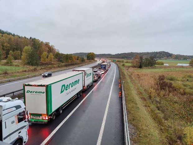 Långa köer på E6 mellan Kungsbacka och Fjärås Långa köer på E6 mellan Kungsbacka och Fjärås