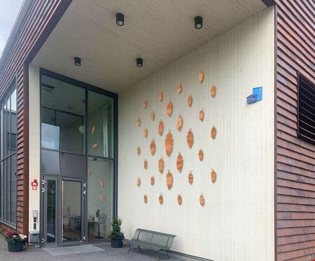 Trd och blad smyckar boendet i Sr