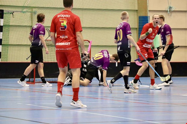 Varlakollaps  tappade kontrollen av playoffplatsen