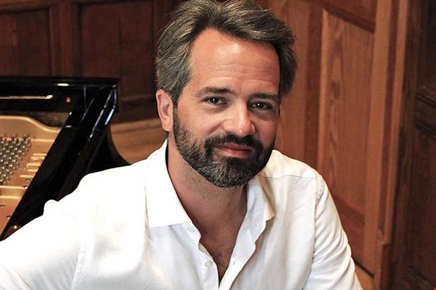 Vrldsbermd pianist spelar i Slps kyrka 