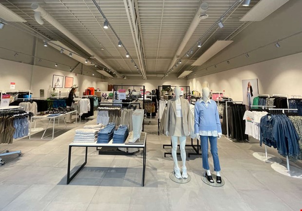 Kl�dkedjan �ppnar outletbutik i Kungsbacka