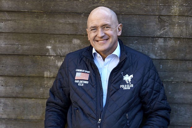 skdare bestller skmt i Peterssons nya show 