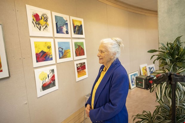 94-riga Ingrid Carling r tillbaka med frg 