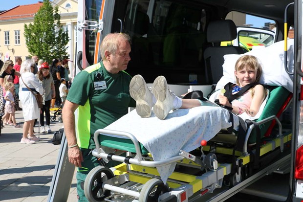 Torget fullt under Blåljusdag Torget fullt under Blåljusdag