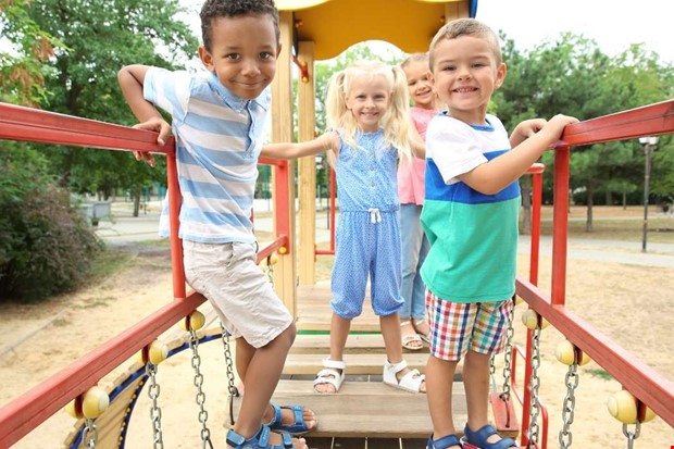 Hur du kan frvandla trdgrden till barnens eget lekparadis 