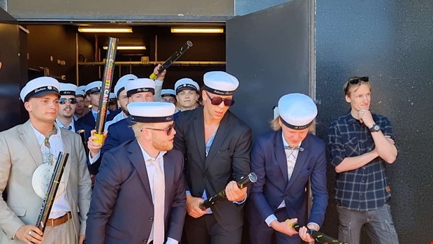 TV: Se frsta eleverna som firar studenten