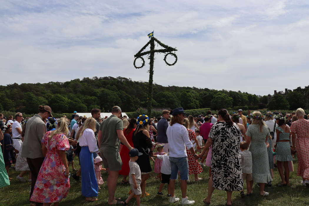 God Stämning På Tjolöholms Midsommarfirande » Norra Halland ...