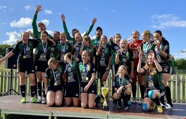 Gr�nsvart framg�ng i Skadevi Cup