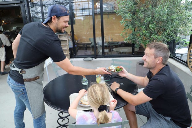 Kaf� g�r Hj�lmeskulla till en destination 